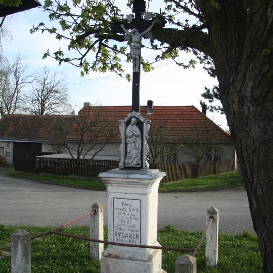 Kříž na návsi ve Vraníně