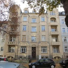 Mietshaus in geschlossener Bebauung mit Vorgarten Walter-Oertel-Straße 27