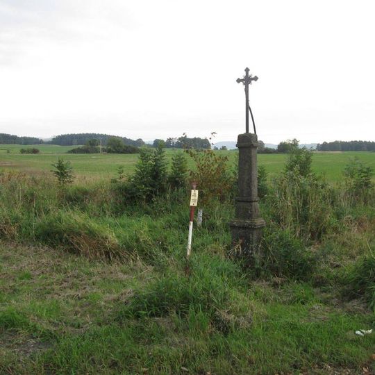 Kříž východně od Vysokého Chlumce