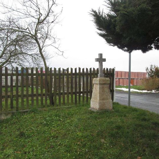 Kříž u Kvíčovic u silnice