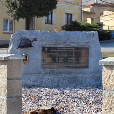 Pomník padlým v Hněvnicích