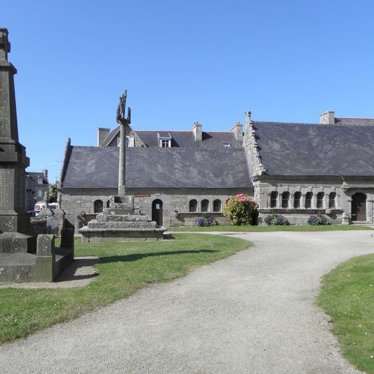 Chapelles ossuaires Notre-Dame-de-Lourdes et de la Trinité de Plounéour-Trez