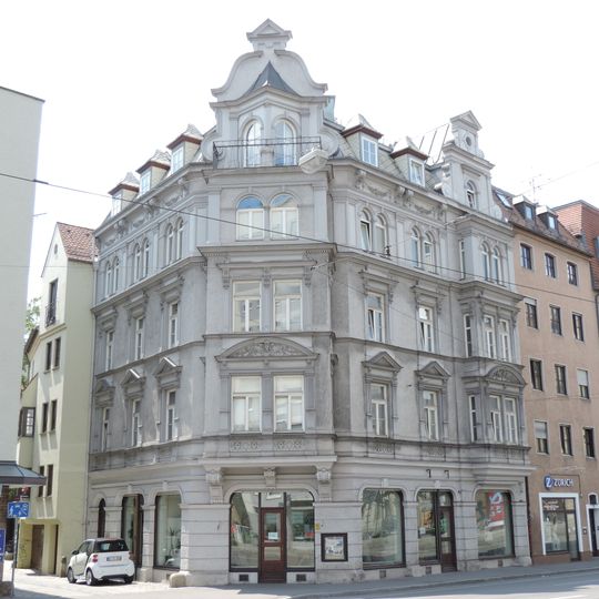 Wohn- und Geschäftshaus