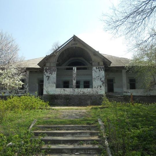 Mansion in Răspopeni