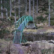 Lávka přes Blanici pod zříceninou hradu Hus