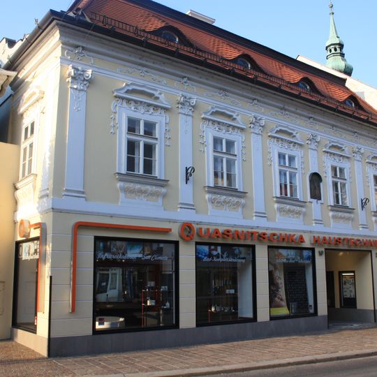 Wohn- und Geschäftshaus