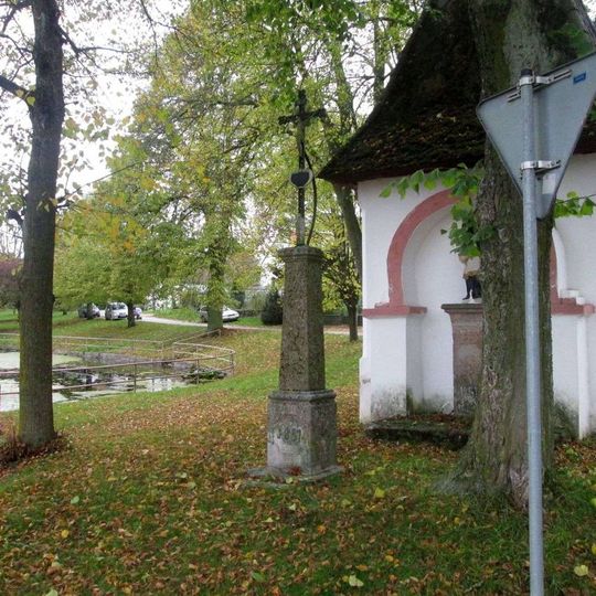 Kříž v Nové Vsi u kaple