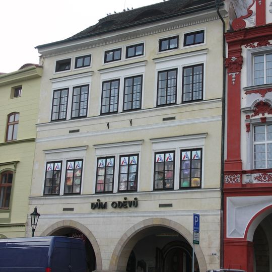 Mírové náměstí 19