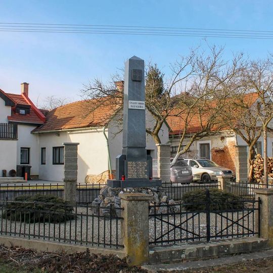 Pomník padlým v Lazcích