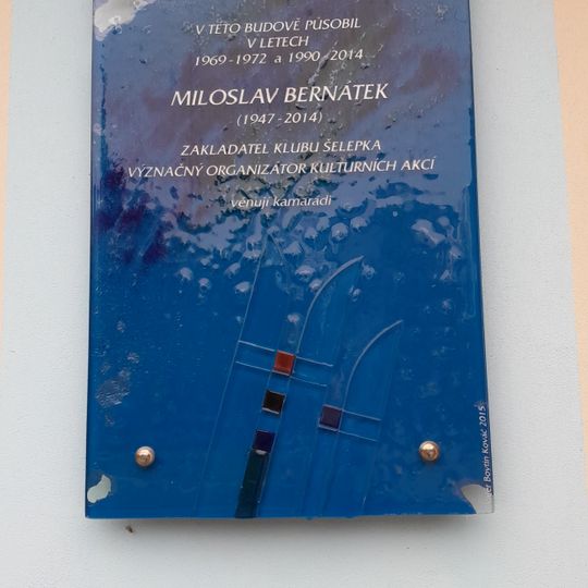 Pamětní deska Miloslavu Bernátkovi na Šelepce v Brně