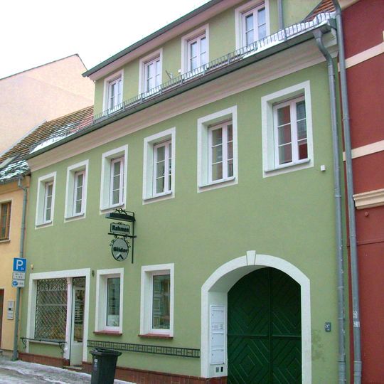 Wohnhaus in geschlossener Bebauung Senftenberger Straße 6
