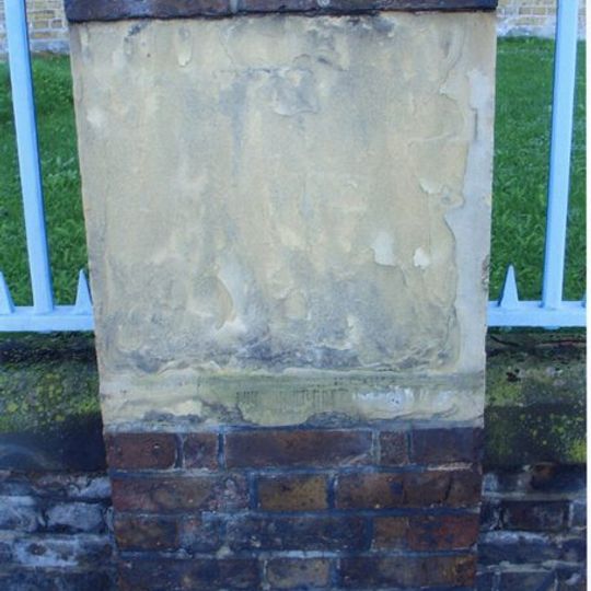 Milestone, Long Ditton, Portsmouth Road, E of Prospect Road jct