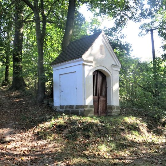 Kaplička u domu 62 v Karasech