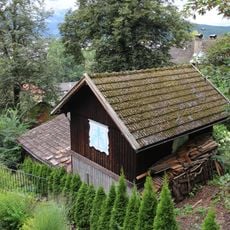 Zwei Gartenhäuser der Villa Sonnwend