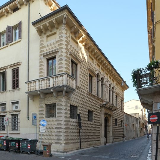 Palazzo dei Diamanti