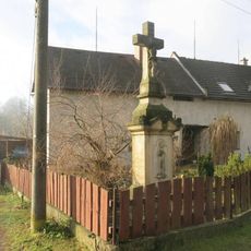 Kříž v zahradě u Labské stezky v Brodu nad Labem