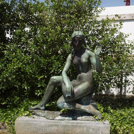 Brunnen "Quellennymphe mit Krug"