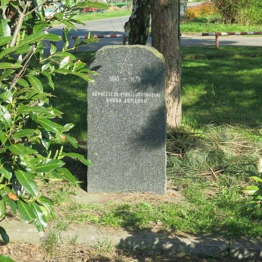 Pomník osvobození na návsi v Habrovicích