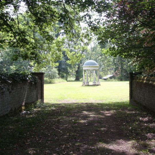 Moated site E of church