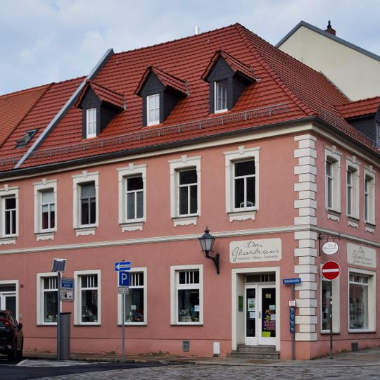 Wohnhaus in geschlossener Bebauung Dresdner Straße 10