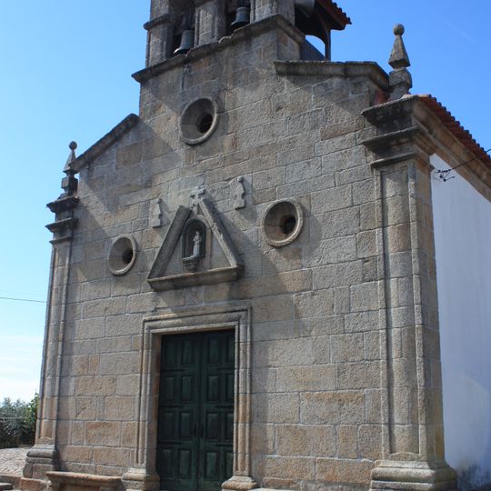 Igreja de Nossa Senhora dos Reis, matriz de Lamalonga, incluindo o adro