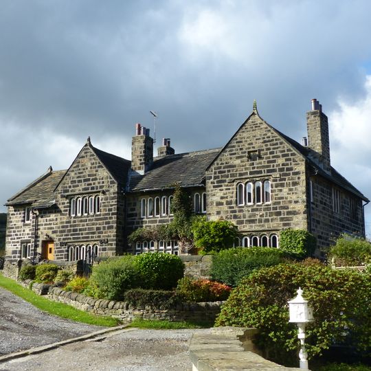 Binn Royd Cottage/Binn Royd Farmhouse