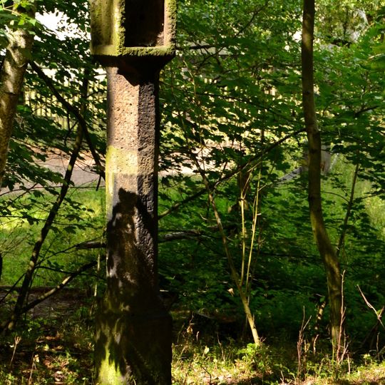 Boží muka u silnice na západním okraji Blahuňova