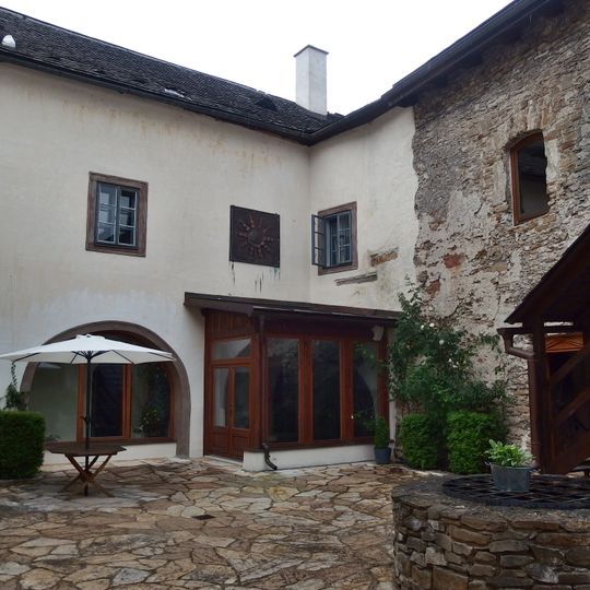 Hrad Liptovský hrádok, nádvorie hradné II.