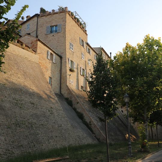 Defensive walls