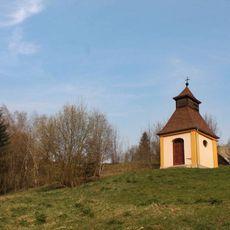 Kaplička v Herborticích ve středu vesnice