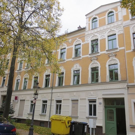 Mietshaus in geschlossener Bebauung mit Vorgarten Gustav-Adolf-Straße 30