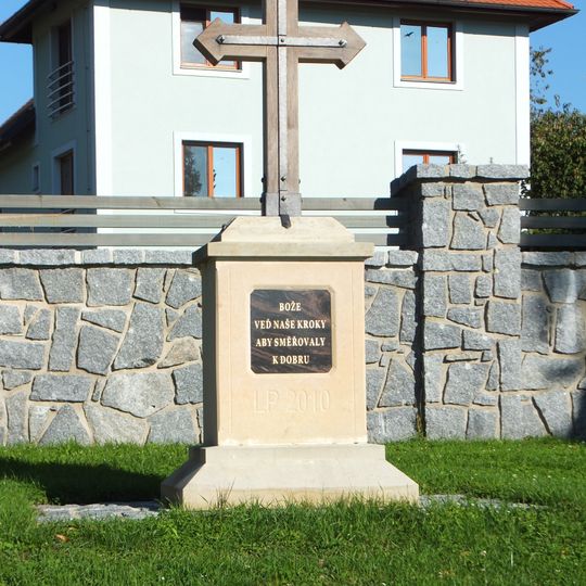Kříž u kaple