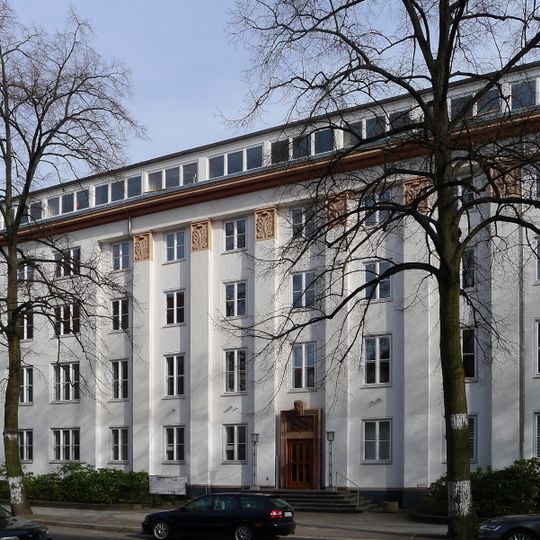 Verwaltungsgebäude Sarrazinstraße 11 & 13 & 15
