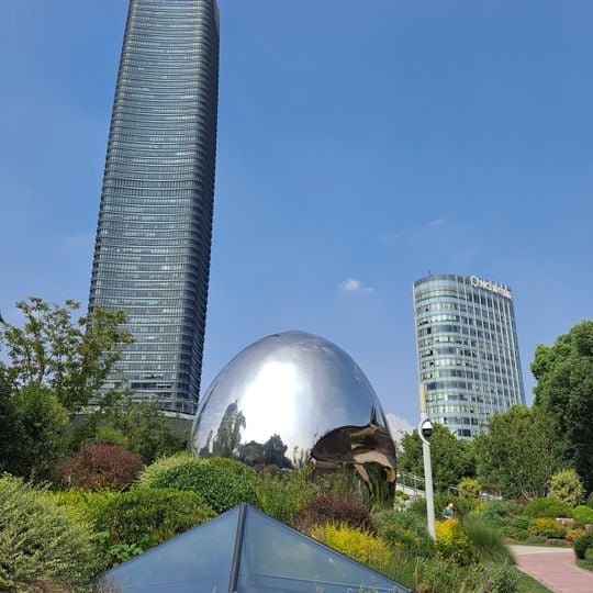 White Magnolia Plaza