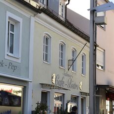 Wohn- und Geschäftshaus