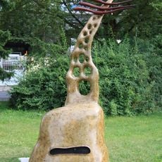 Betonová plastika v parku u Obloukové ulice v Děčíně