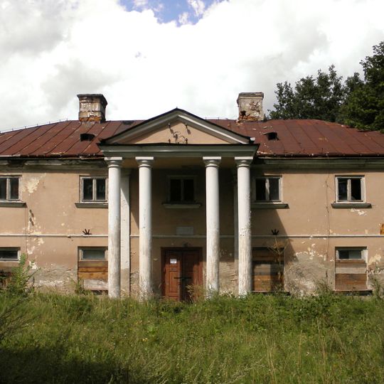 Zespół pałacowo-folwarczny w Łazisce