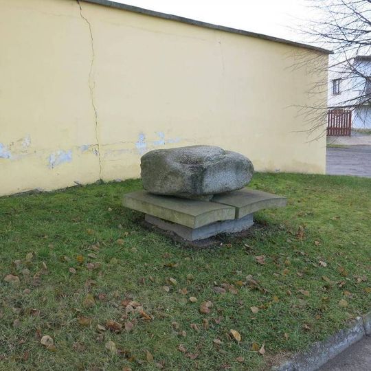 Bludný kámen u hřbitova v Budyni nad Ohří