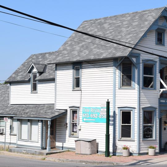 Magasin Pretty Old Furniture and Antique Shop