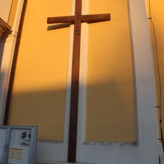 Kříž na kostele sv. Marka v Beneticích