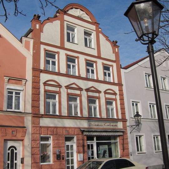 Wohn- und Geschäftshaus