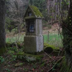 Kaplička západně od vsi