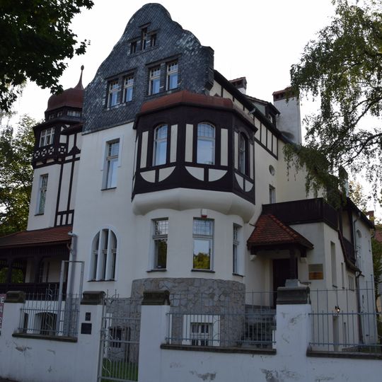 Willa, Kolbego 3 w Legnicy