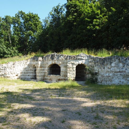 Грот трёхарочный