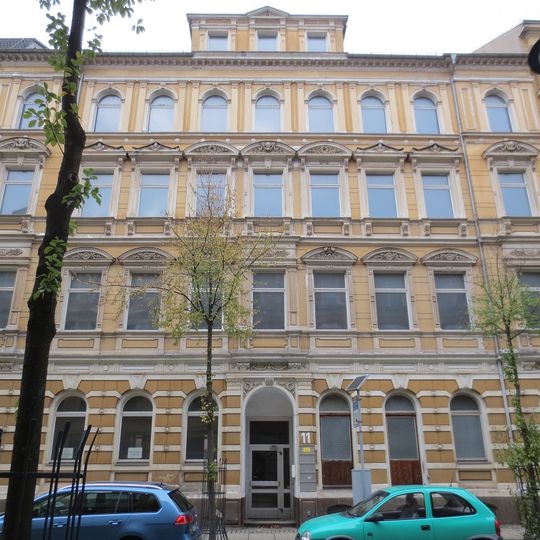 Mietshaus in geschlossener Bebauung An der Markthalle 11