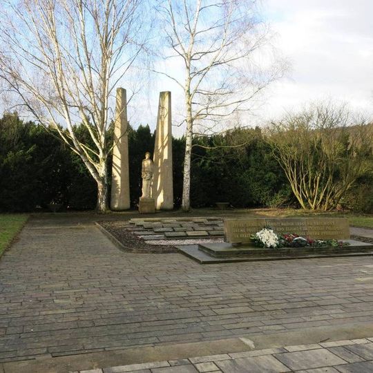 Pomník padlým rudoarmějcům u hřbitova v Děčíně