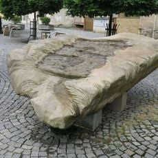 Kašna před školou na Mírovém náměstí v Jílovém