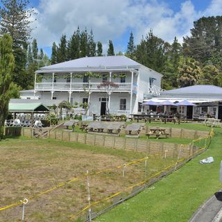 Puhoi Hotel and Stables