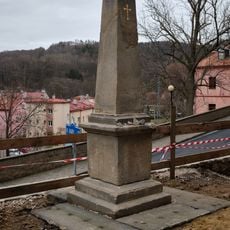 Náhrobek dr. Glückseliga, pylon