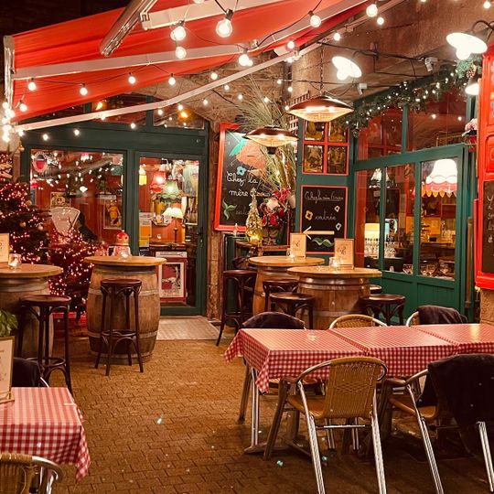 Chez la mère 6 sous